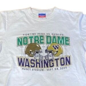 Vintage Champion Notre Dame  Washington Huskies T-Shirt Mens Size Medium Graphic